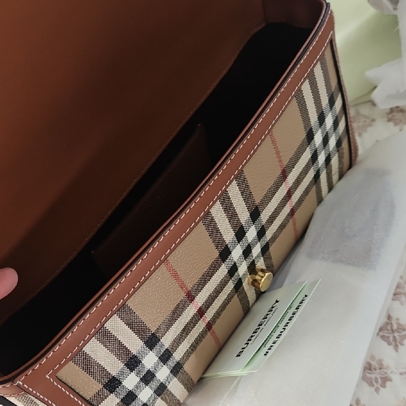 New Burberry Note Crossbody Bag Clutch Check Beige Briar Brown Multi - Picture 6 of 13